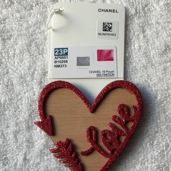 💐 CHANEL 19 POUCH O - CASE IN IRIDESCENT PINK 💐 NWT 💐 - Picture 14 of 16